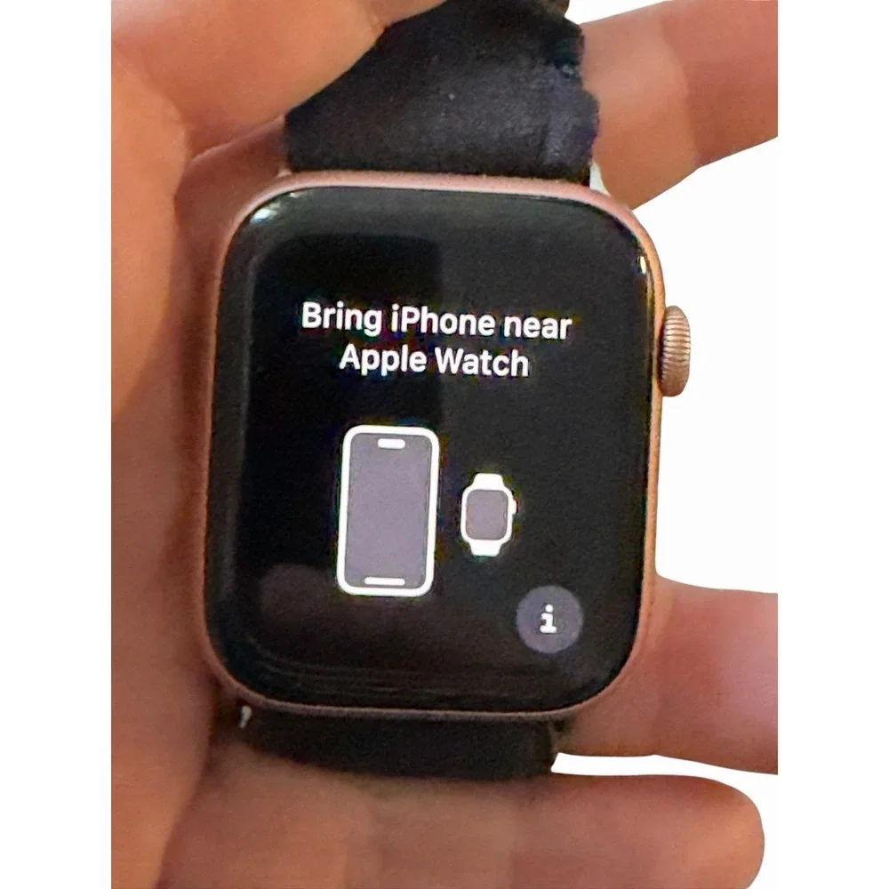 Apple Watch Series 5 44mm GPS Gold Aluminum 94% Battery Health